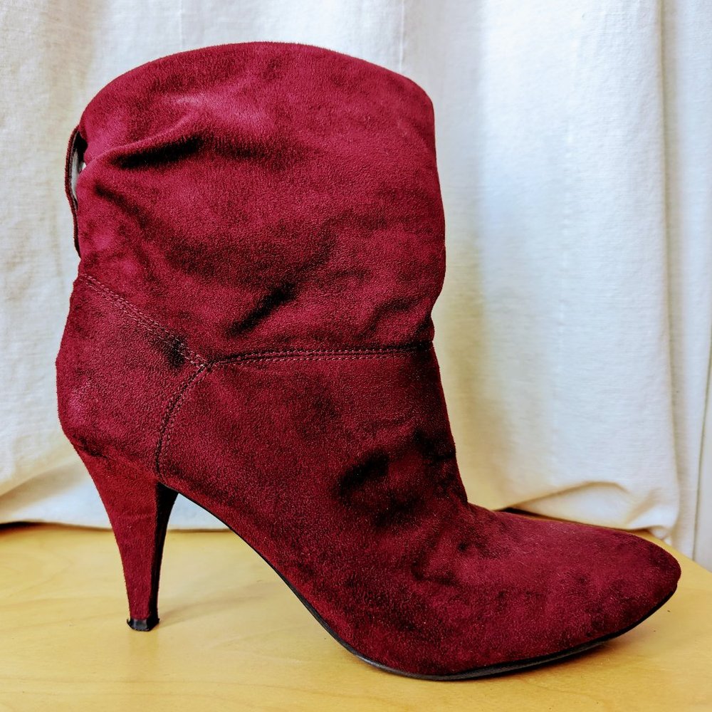 Adorable Soft Purple Heeled Booties (Unisa, Size 10, NWOT)